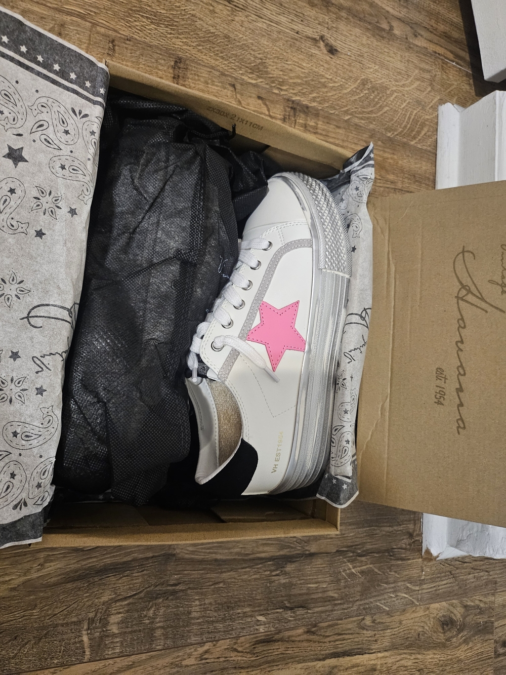 Vintage HAVANA Platform Sneaker with Pink Star Accent - Picture 9 of 9